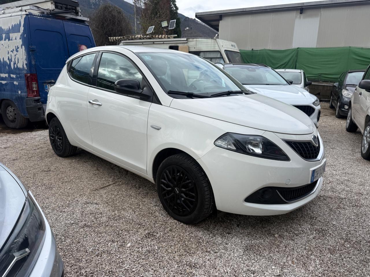 Lancia Ypsilon 1.0 FireFly 5 porte S&S Hybrid Ecochic Silver