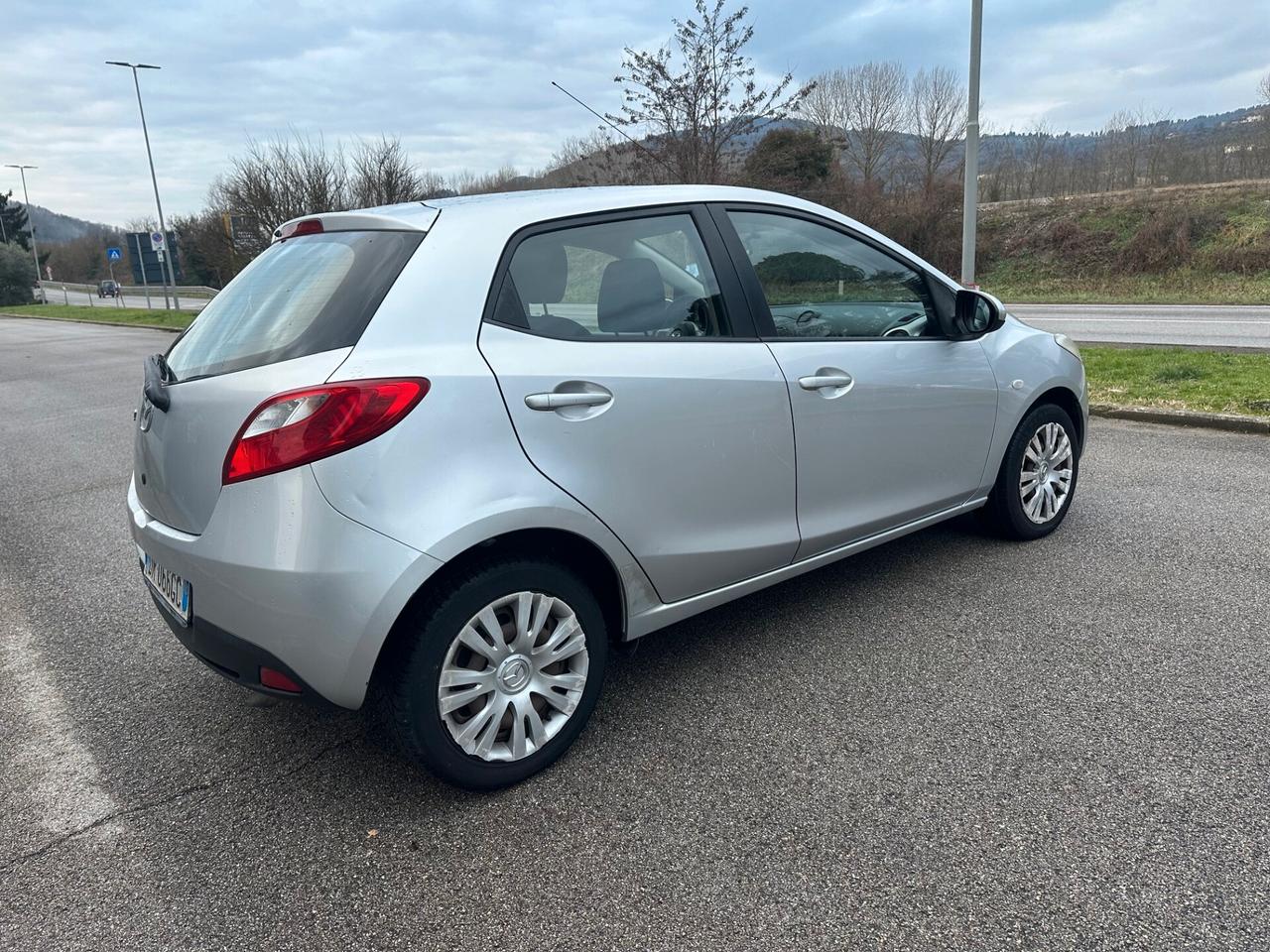 Mazda 2 1.4 TD 68CV 5p. Fun ok neo patentati