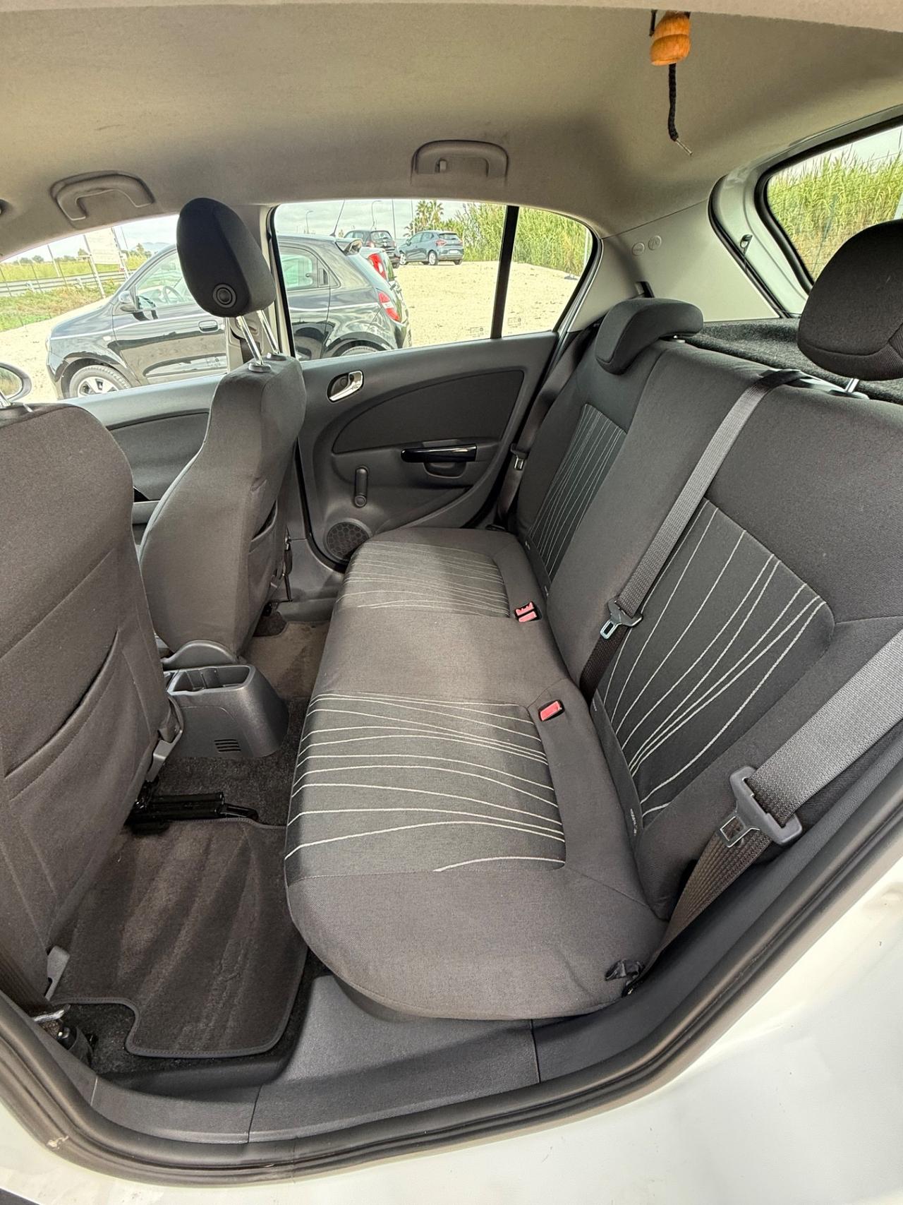 Opel Corsa 1.2 5 porte Club