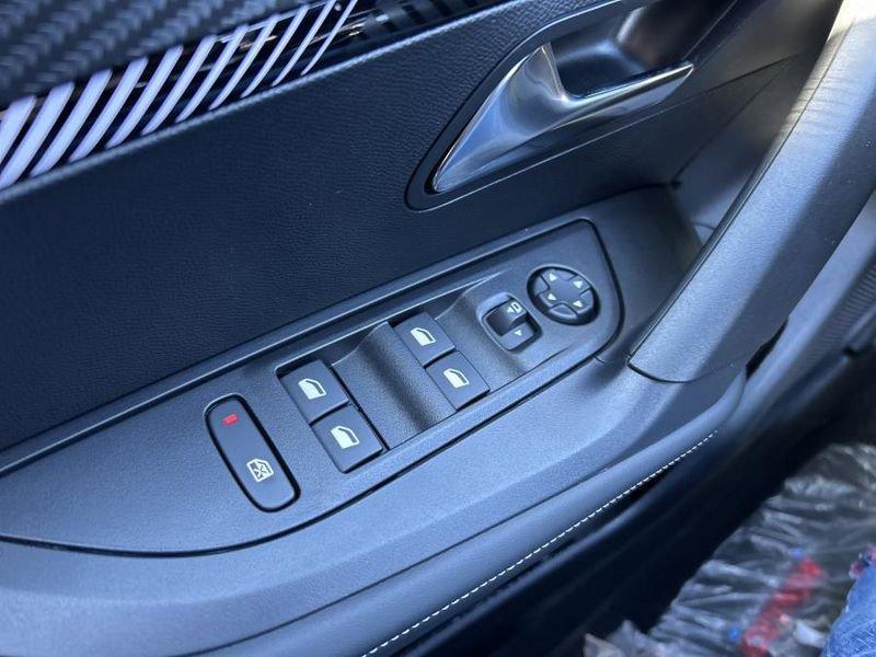 Peugeot 2008 PureTech 100 Allure NAVI + KEYLESS + CAMERA 360°