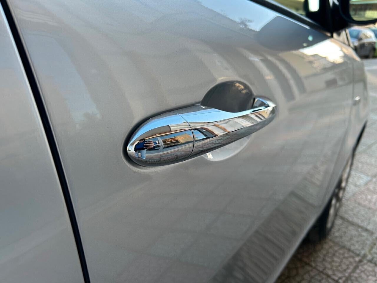 Lancia Ypsilon 0.9 TwinAir 85 CV 5 porte S&S Platinum