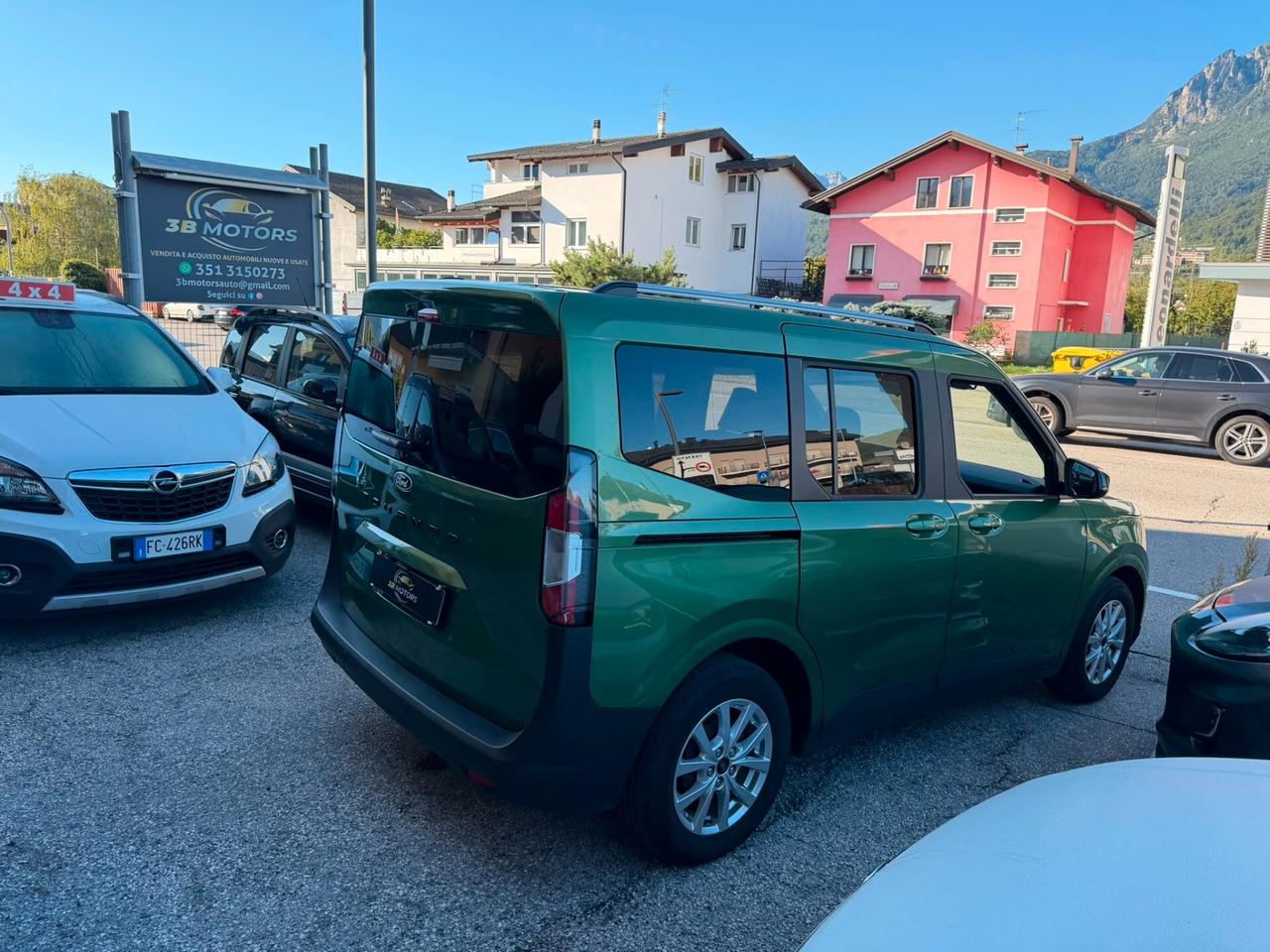 Ford Tourneo Courier 1.0 EcoBoost Titanium