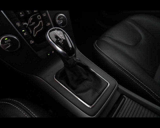 VOLVO V40 Cross Country D2 1.6 Powershift Momentum