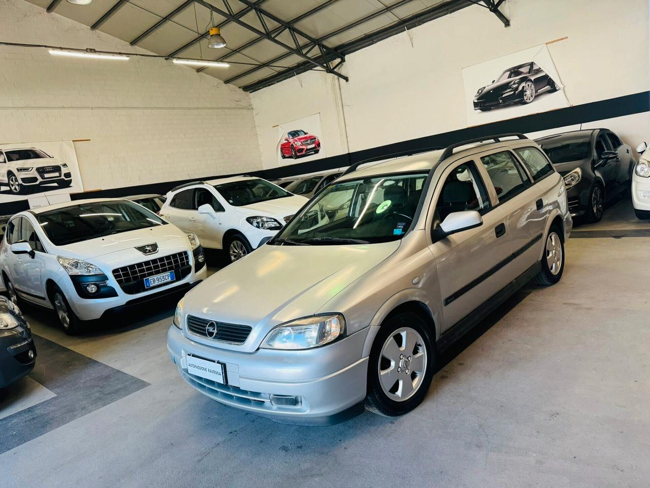 Opel Astra 1.6i 16V -- station wagon 90.000km