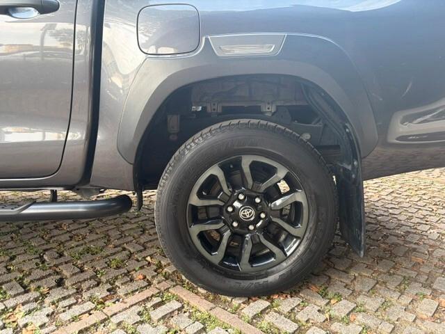 Toyota Hilux 2.4 D-4D A/T 4WD 4 porte Double Cab Invincible