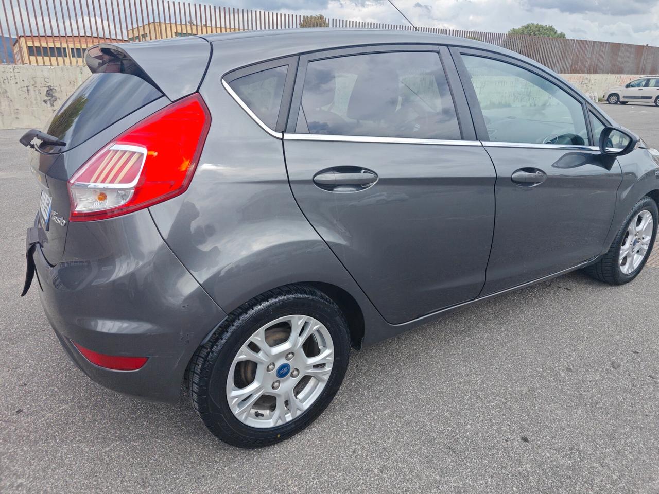 Ford Fiesta 1.5 TDCi 75CV 5 porte Titanium