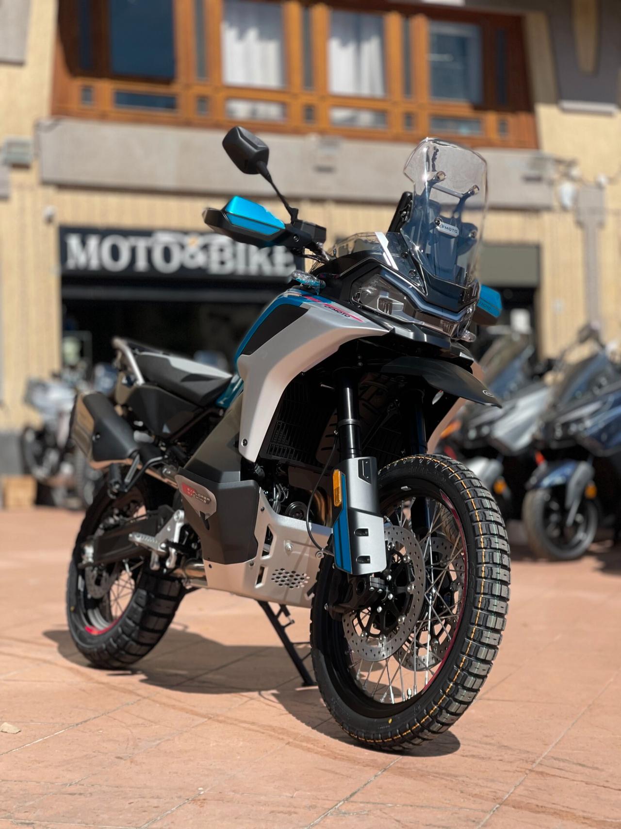 CFMOTO MT-X 800