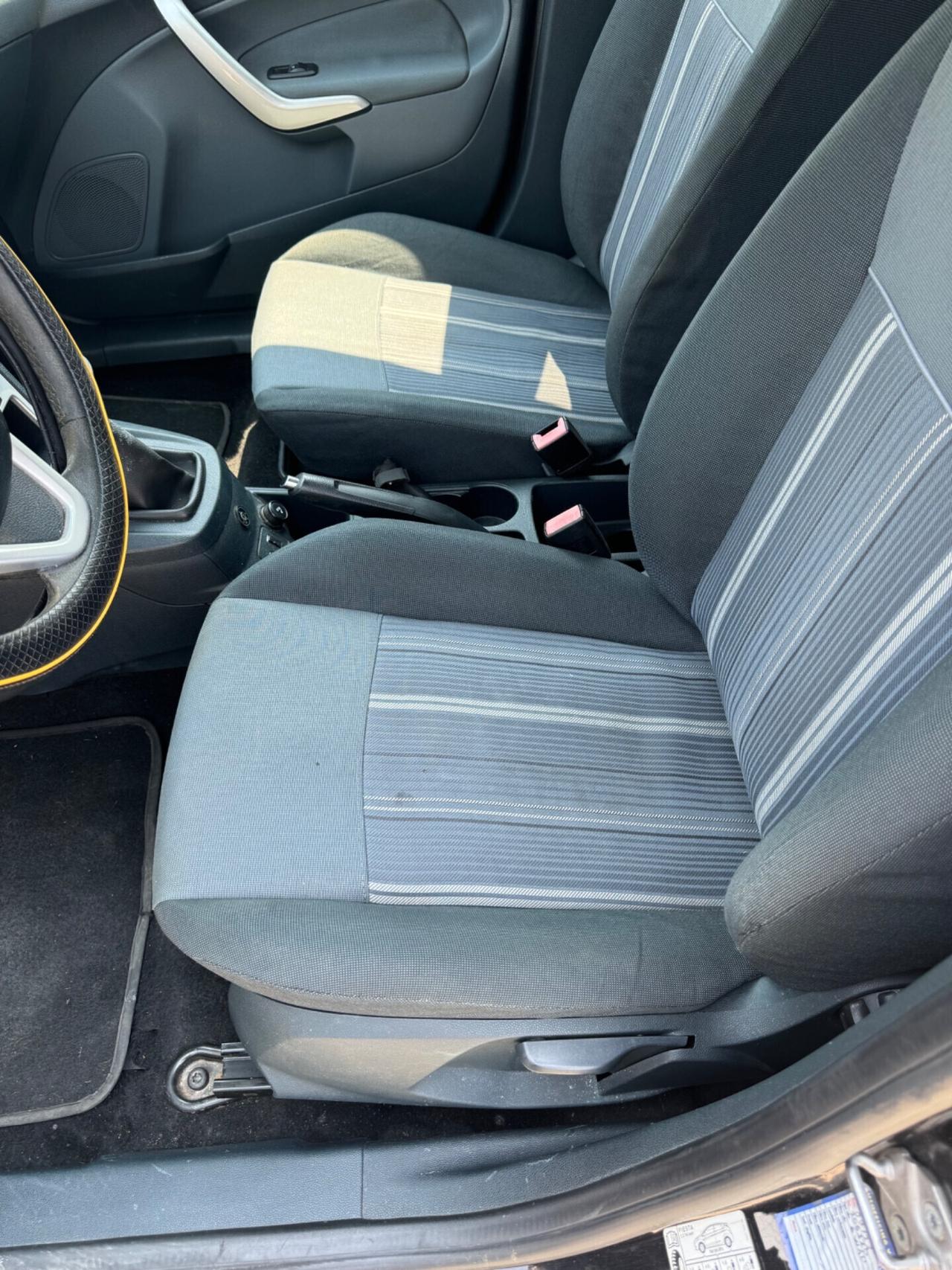 Ford Fiesta 1.4 5 porte Bz.- GPL Titanium