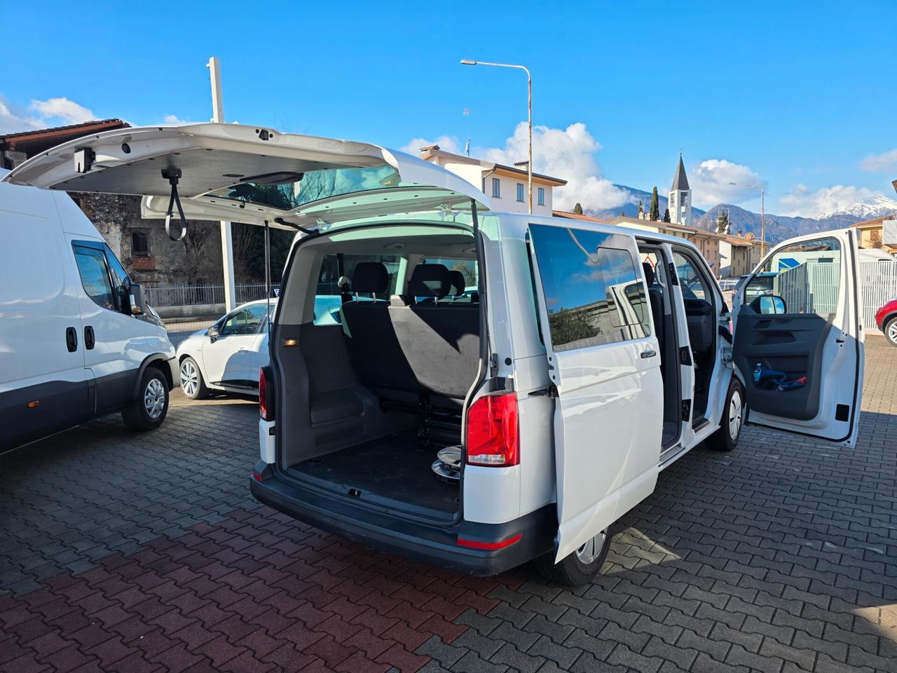 Volkswagen Caravelle 2.0 TDI 110CV PC Trendline solo 60.000km
