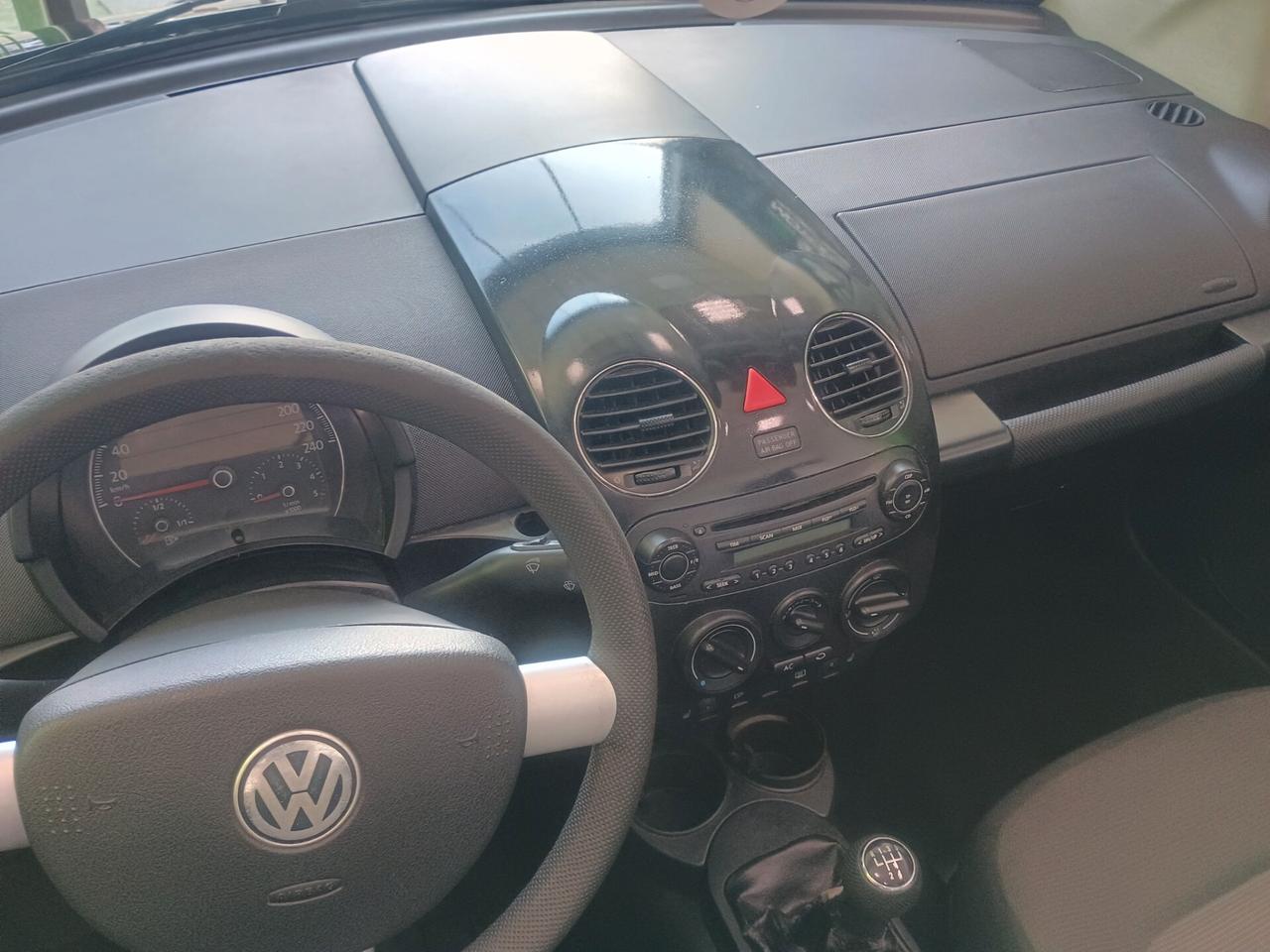VOLKSWAGEN NEW BEATTLE CABRIO