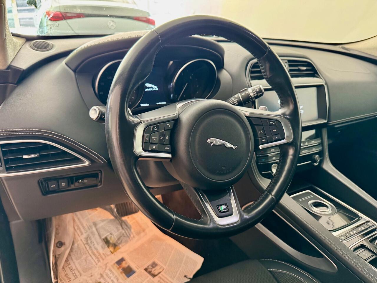 Jaguar F-Pace 2.0 D 180 CV AWD aut. R-Sport