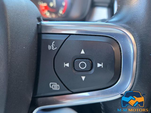 VOLVO XC40 D4 AWD Geartronic Momentum