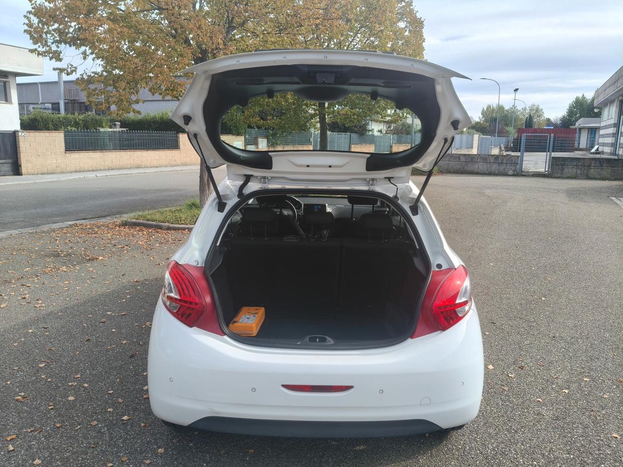 Peugeot 208 1.0 del 2013 SOLO 87.000 KM