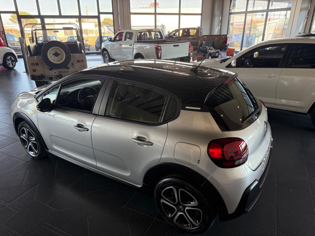 Citroen C3 PureTech 82 Shine my17" 86000km