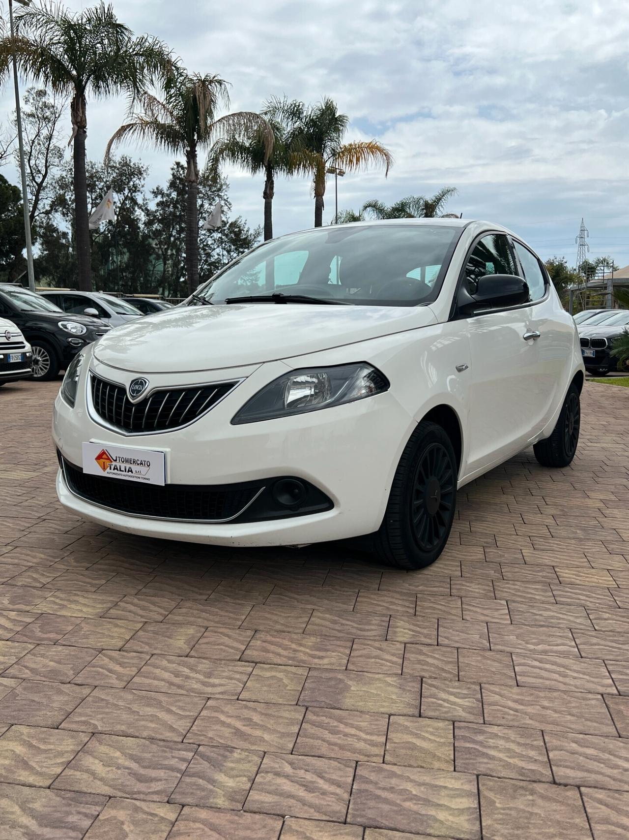 Lancia Ypsilon 1.0 FireFly 5 porte S&S Hybrid Ecochic Silver