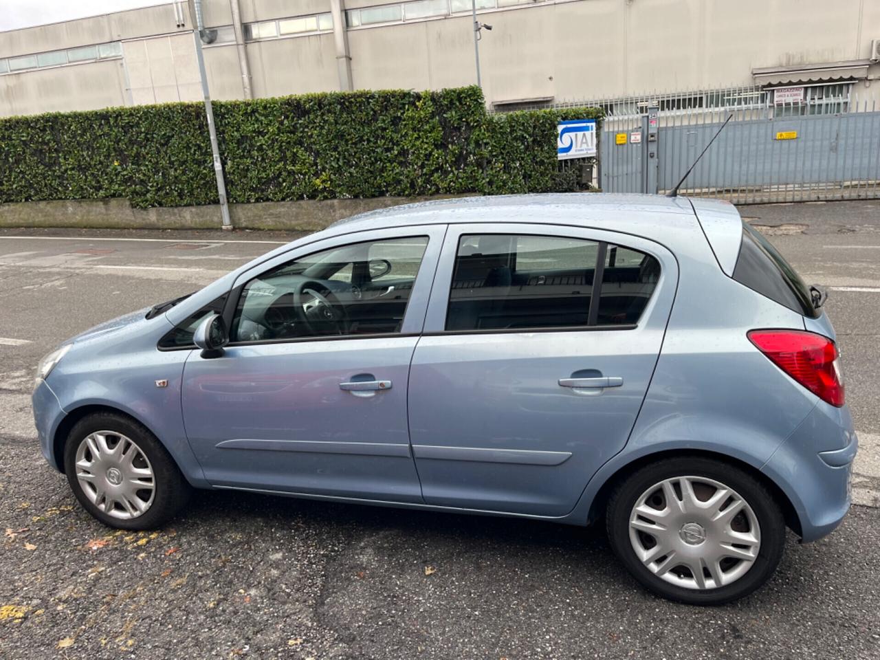 Opel Corsa 1.2 5 porte Club