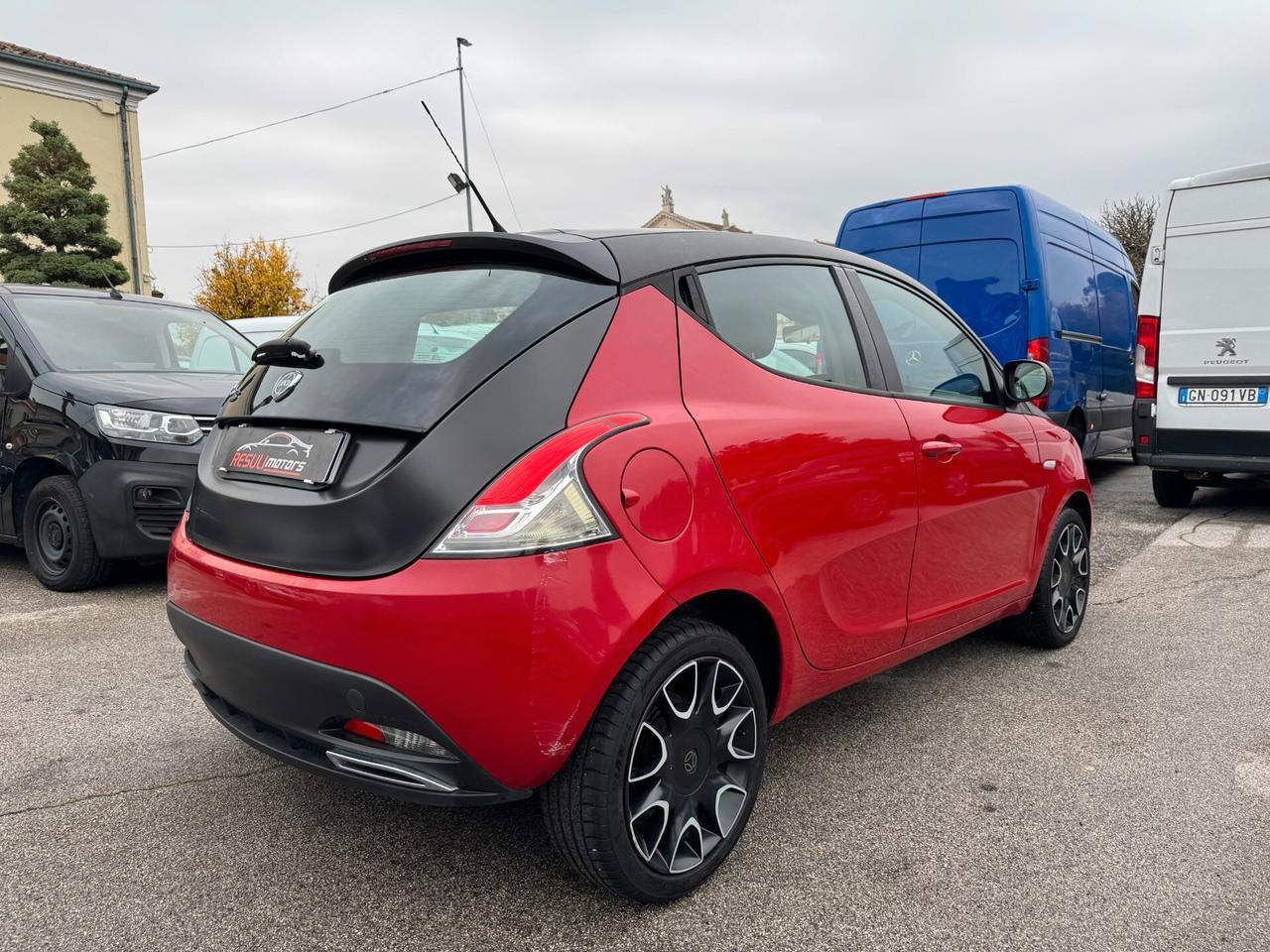 Lancia Ypsilon 1.2 69 CV 5 porte S Momodesign