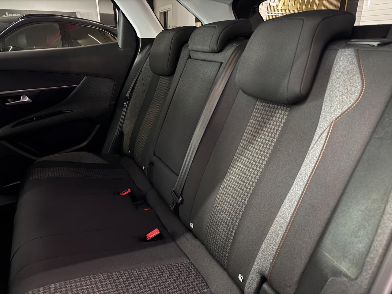 Peugeot 3008 BlueHDi 130 EAT8 Allure