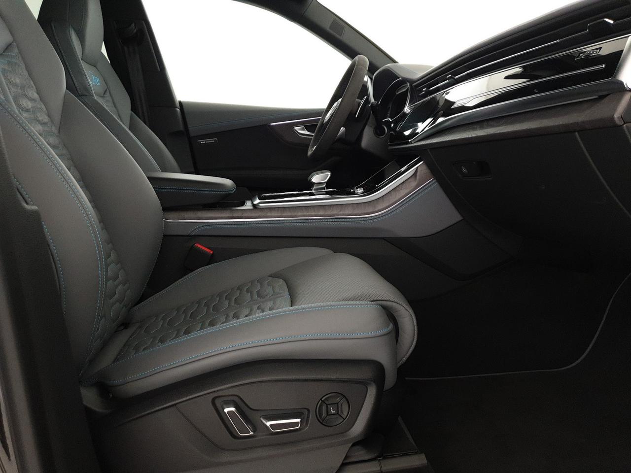 4.0TFSI 600CV quattro tiptronic