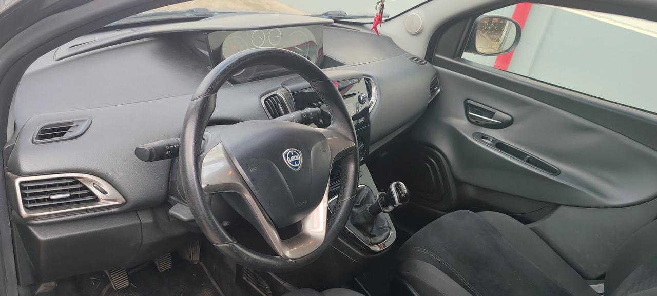 Lancia Ypsilon 1.2 69 CV 5 porte S&S Silver