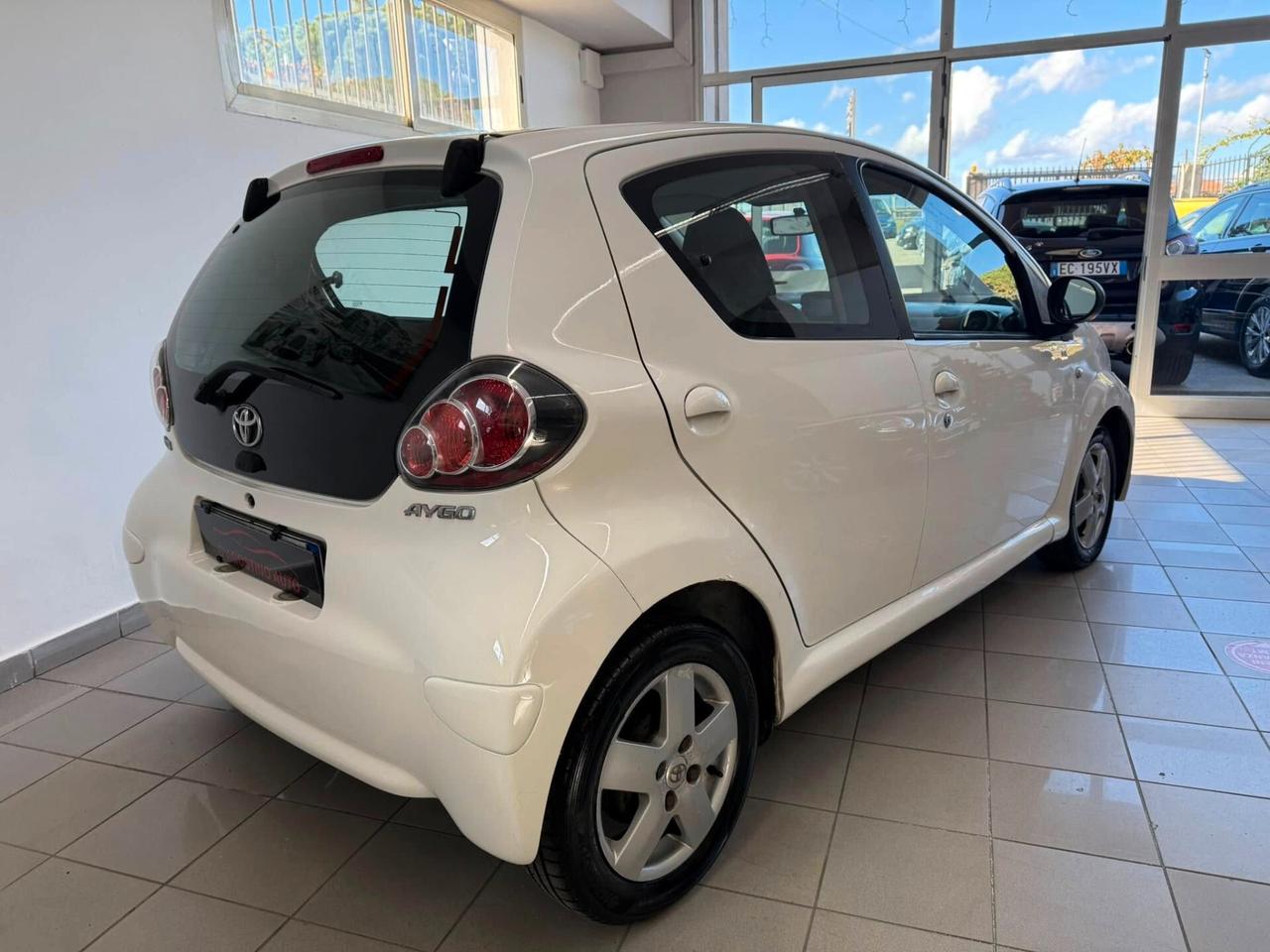 Toyota Aygo 1.0 12V VVT-i 5 porte Lounge Connect