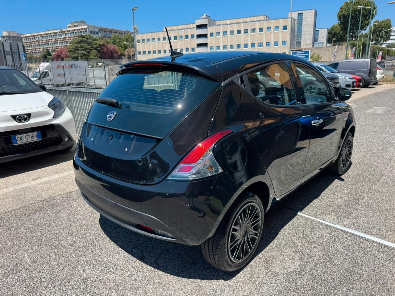 Lancia Ypsilon 1.0 FireFly 5 porte S&S Hybrid Gold