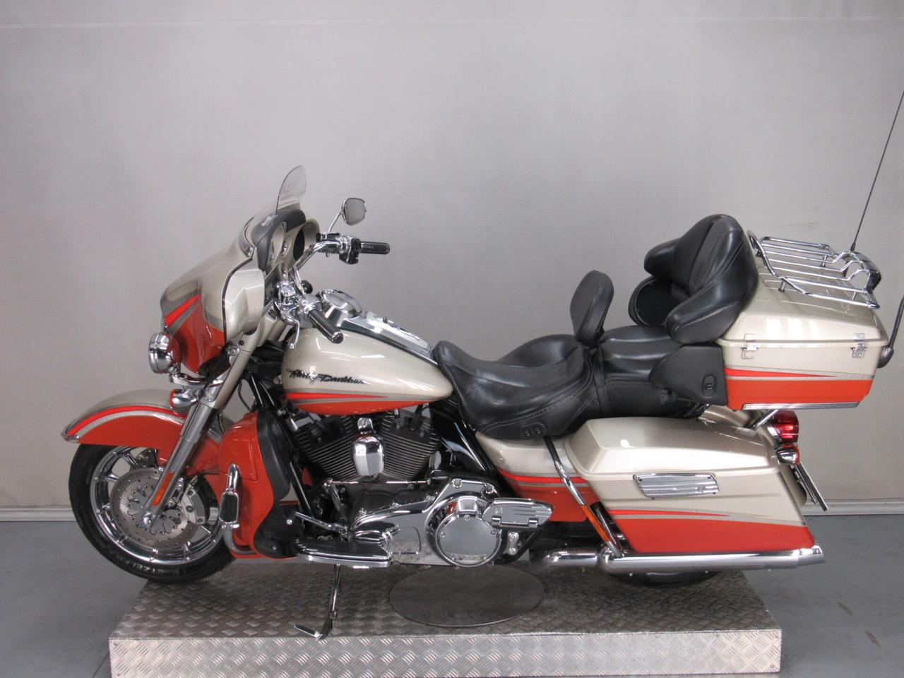 Harley-davidson CVO Ultra Classic Electra Glide SCREAMING EAGLE