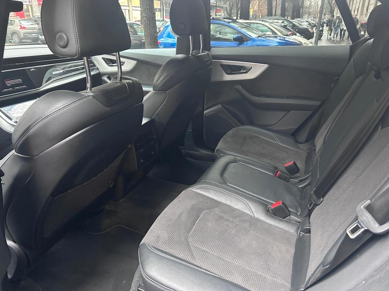 Audi Q8 55 TFSI quattro tiptronic