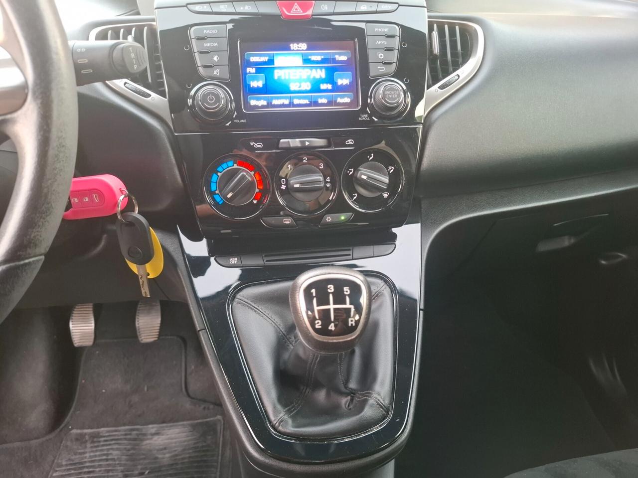 Lancia Ypsilon 1.2 69 CV 5 porte Silver