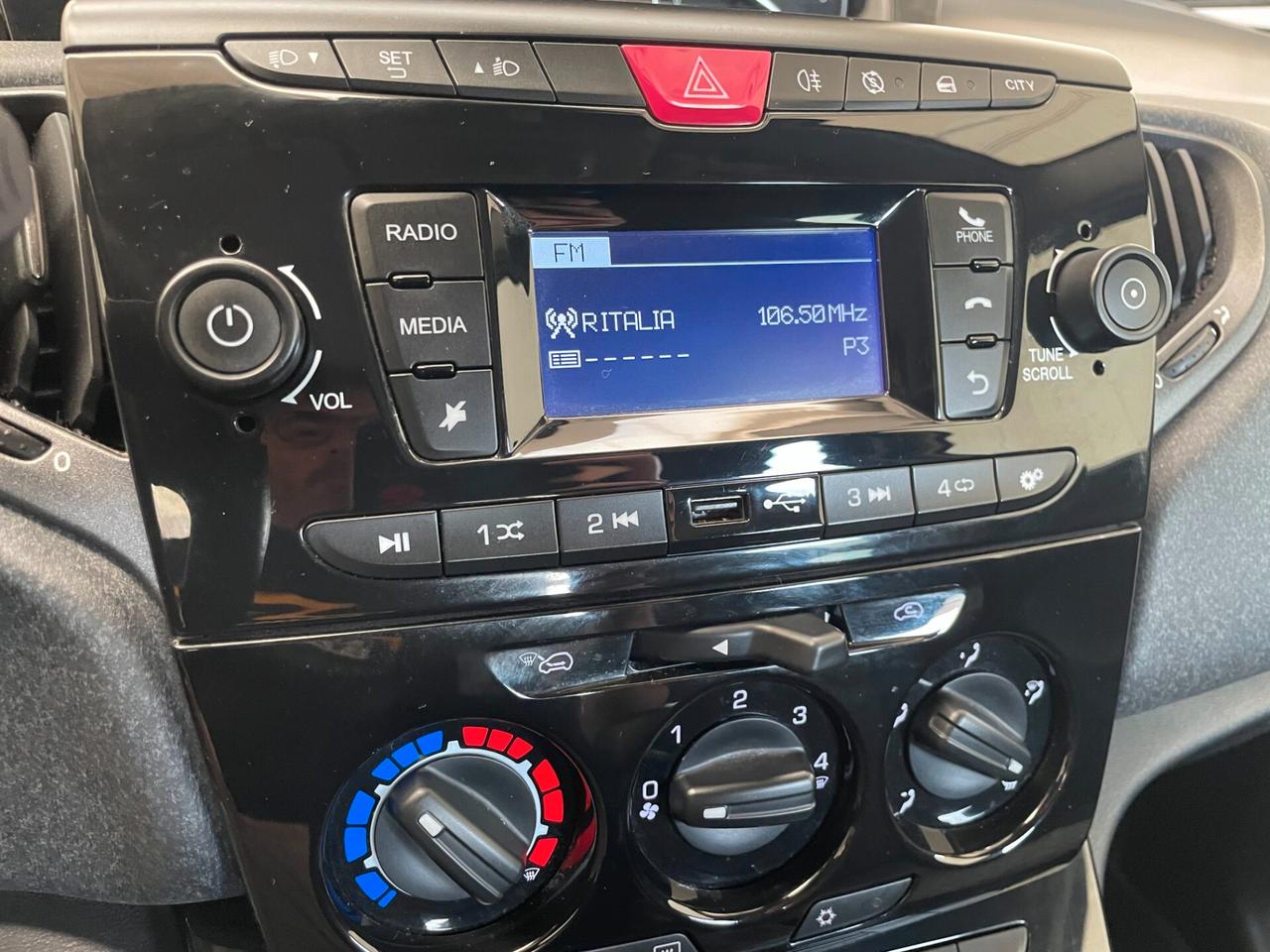 Lancia Ypsilon 1.0 FireFly 5 porte S&S Hybrid Silver