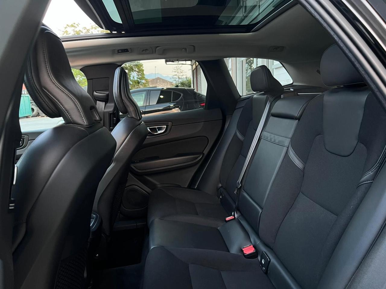 Volvo XC 60 XC60 B4 (d) AWD Geartronic Momentum Tetto apribile