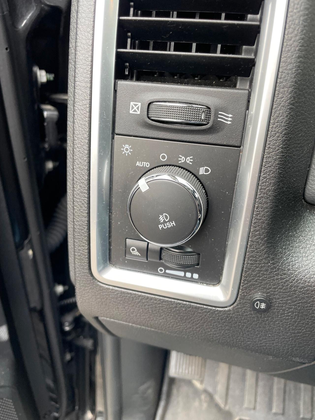 Dodge RAM 1500 5.7 V8 Crew Cab MB Longhorn at8