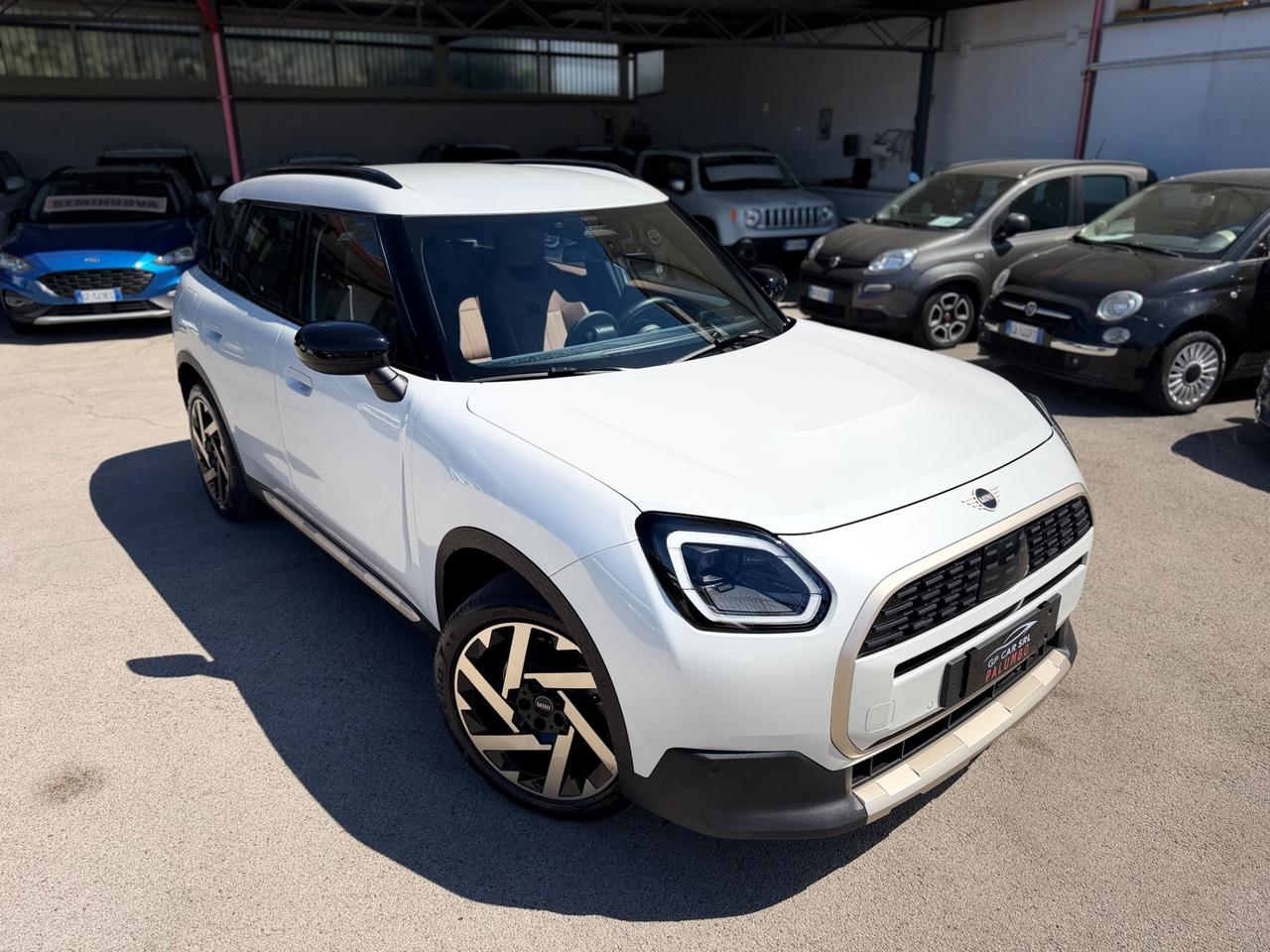 Mini Countryman Favoured 1.5 benzina/hybrida COME NUOVA