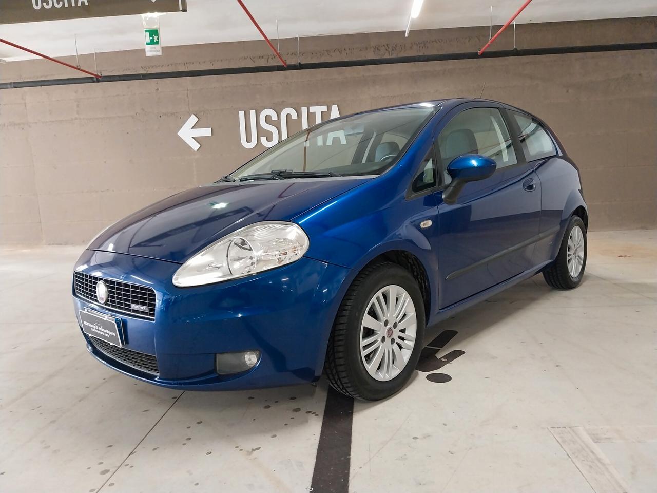 Fiat Grande Punto 1.3 MJT 90 CV 3 porte Emotion - ok neopatentati