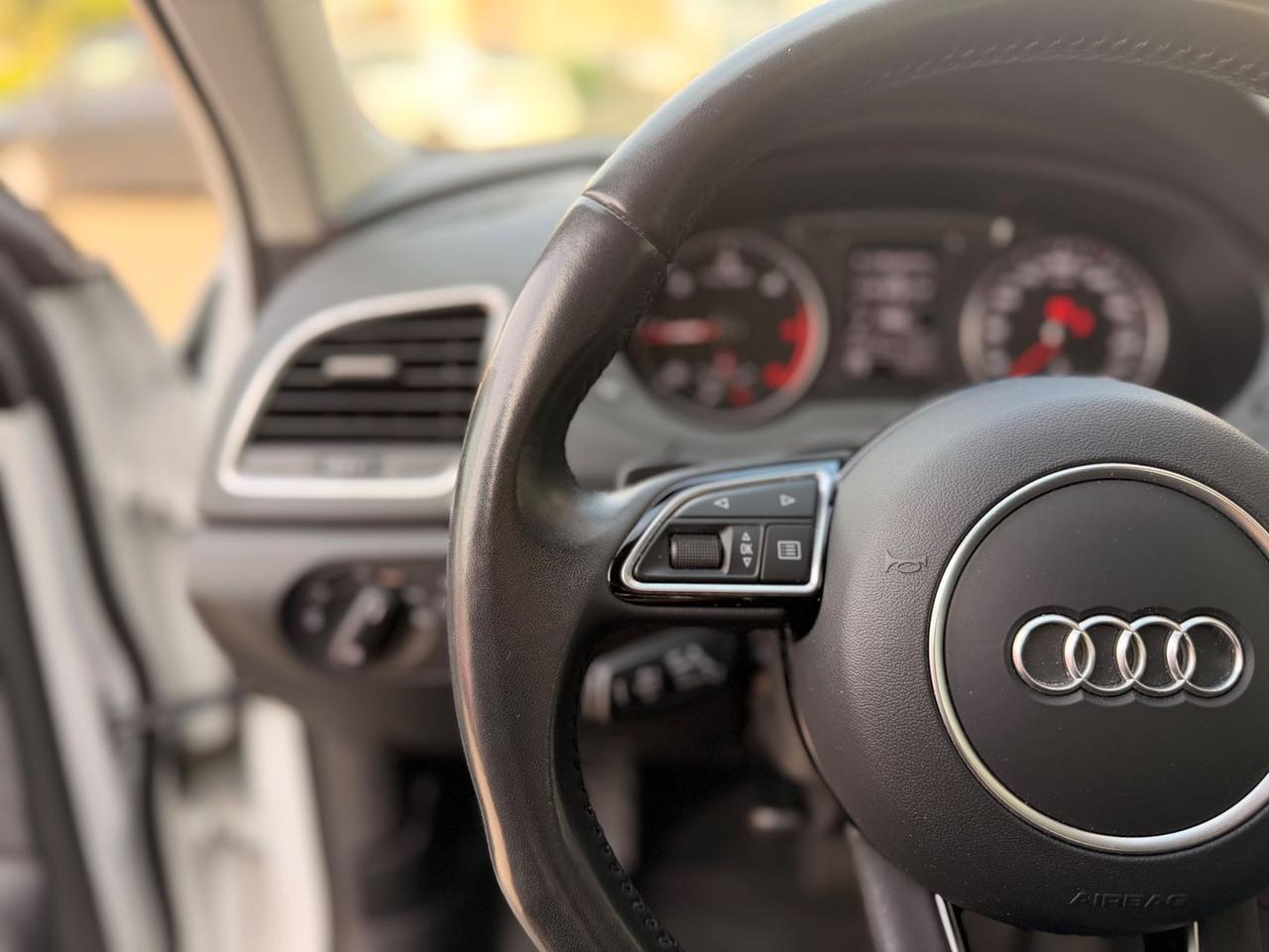 Audi Q3 Business 2.0 TDI #11681