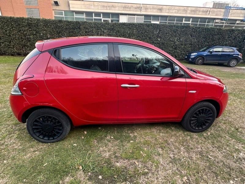 Lancia Ypsilon 1.0 FireFly 5 porte S&S Hybrid Alberta Ferretti