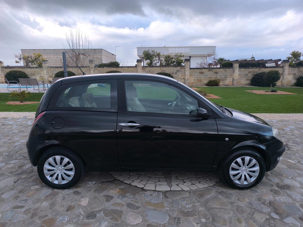 Lancia Ypsilon 1.2 perfetta km originali