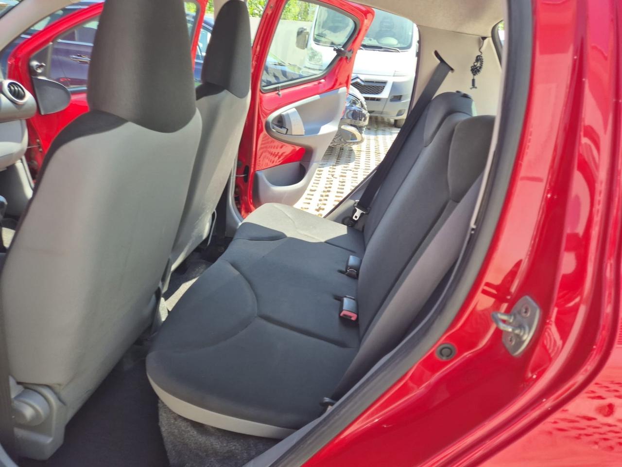 Toyota Aygo 1.0 12V VVT-i 5 porte Sol