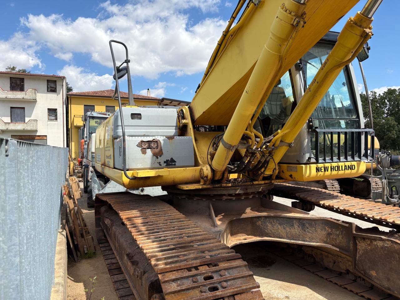 Escavatore New Holland E385B