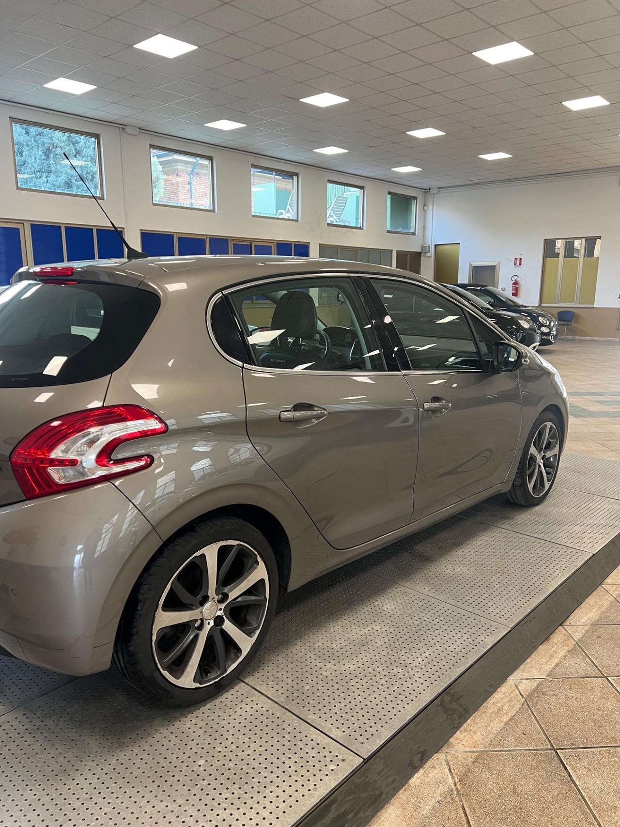 Peugeot 208 1.6 e-HDi 92 CV Stop&Start ETG6 5 porte Allure