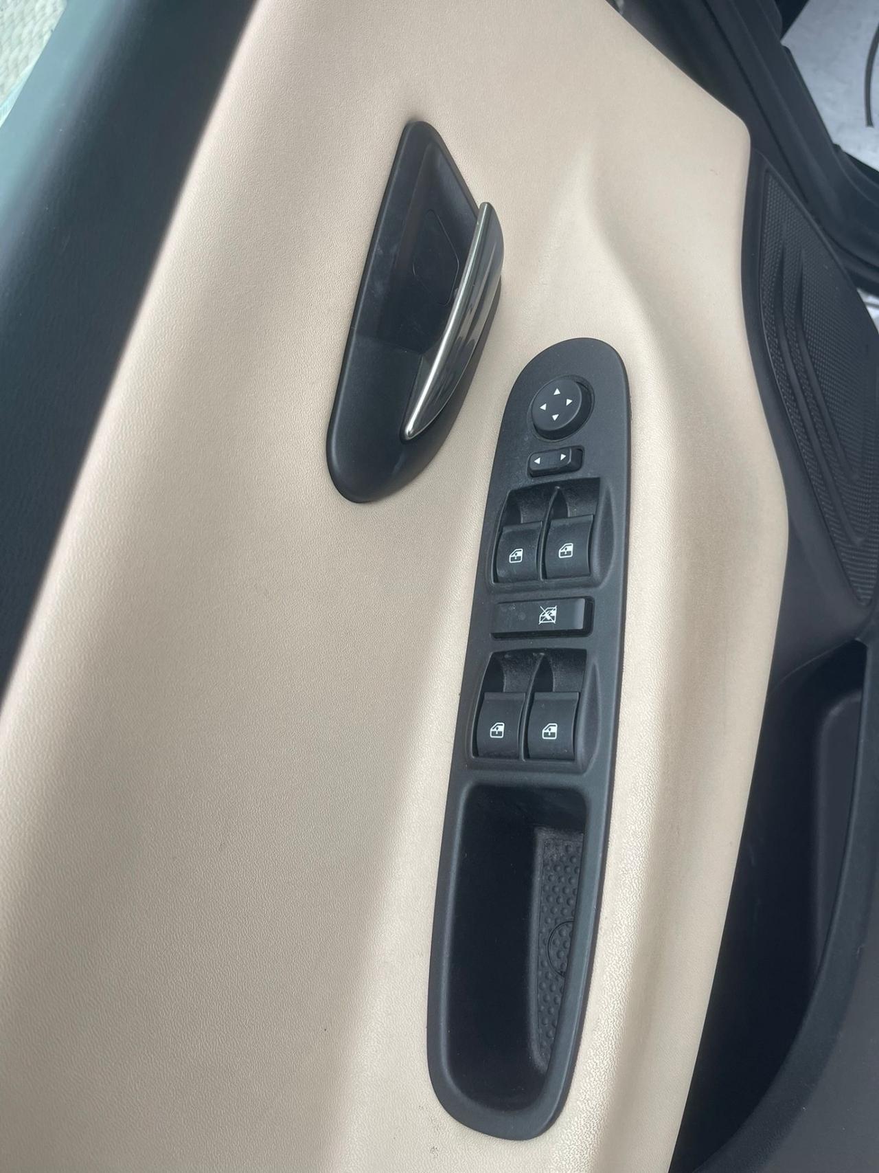 Lancia Ypsilon 0.9 TwinAir 85 CV 5 porte S&S DFN Platinum