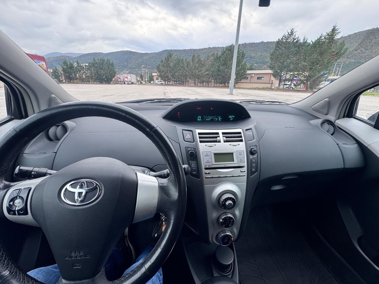 Toyota Yaris 1.4 D-4D 5 porte M-MT Sol automatica.