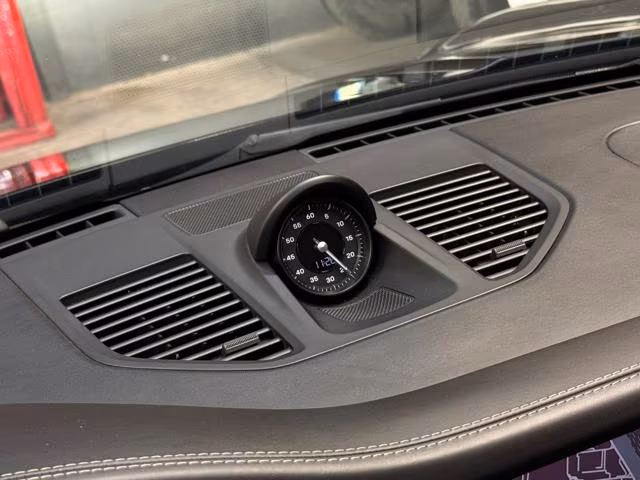PORSCHE 911 Carrera 4S