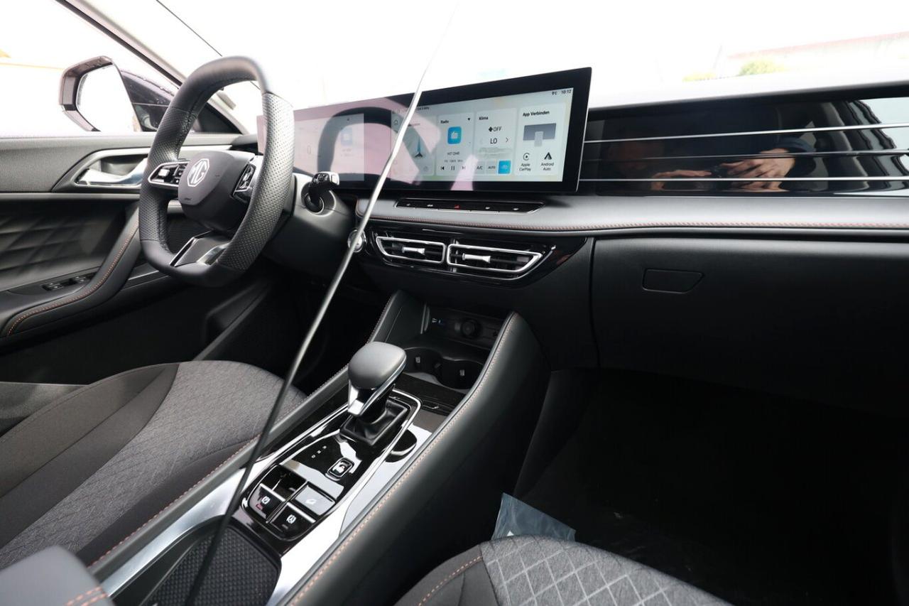 Mg HS 1.5 hybrid+ Comfort auto IN PROMO