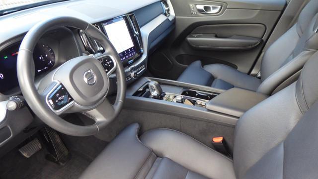VOLVO XC60 B4 (d) AWD automatico Plus Dark