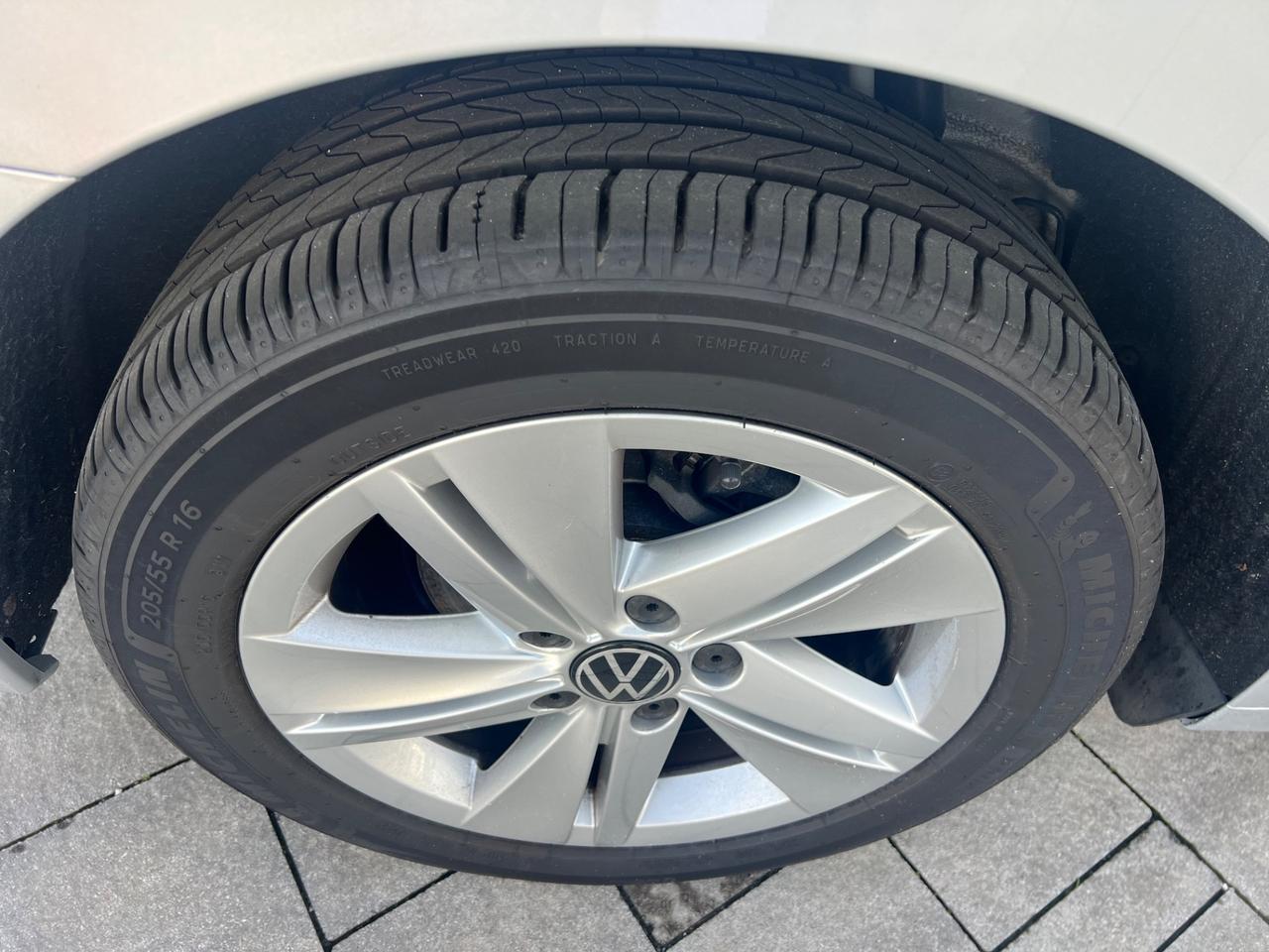 Volkswagen Golf Variant 2.0 TDI SCR Life FINANZIABILE