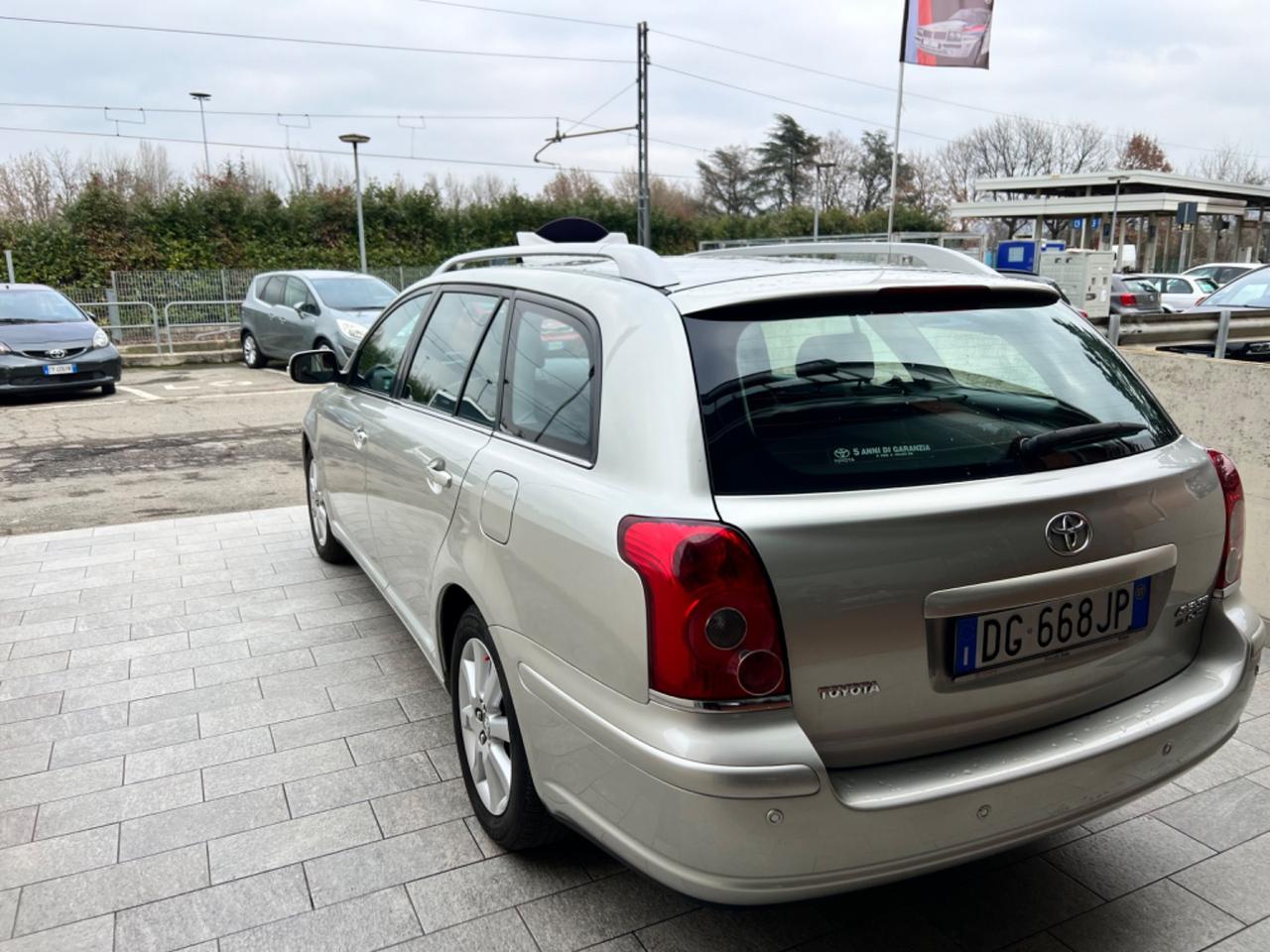 Toyota Avensis 2.0 D-4D 16V Station Wagon
