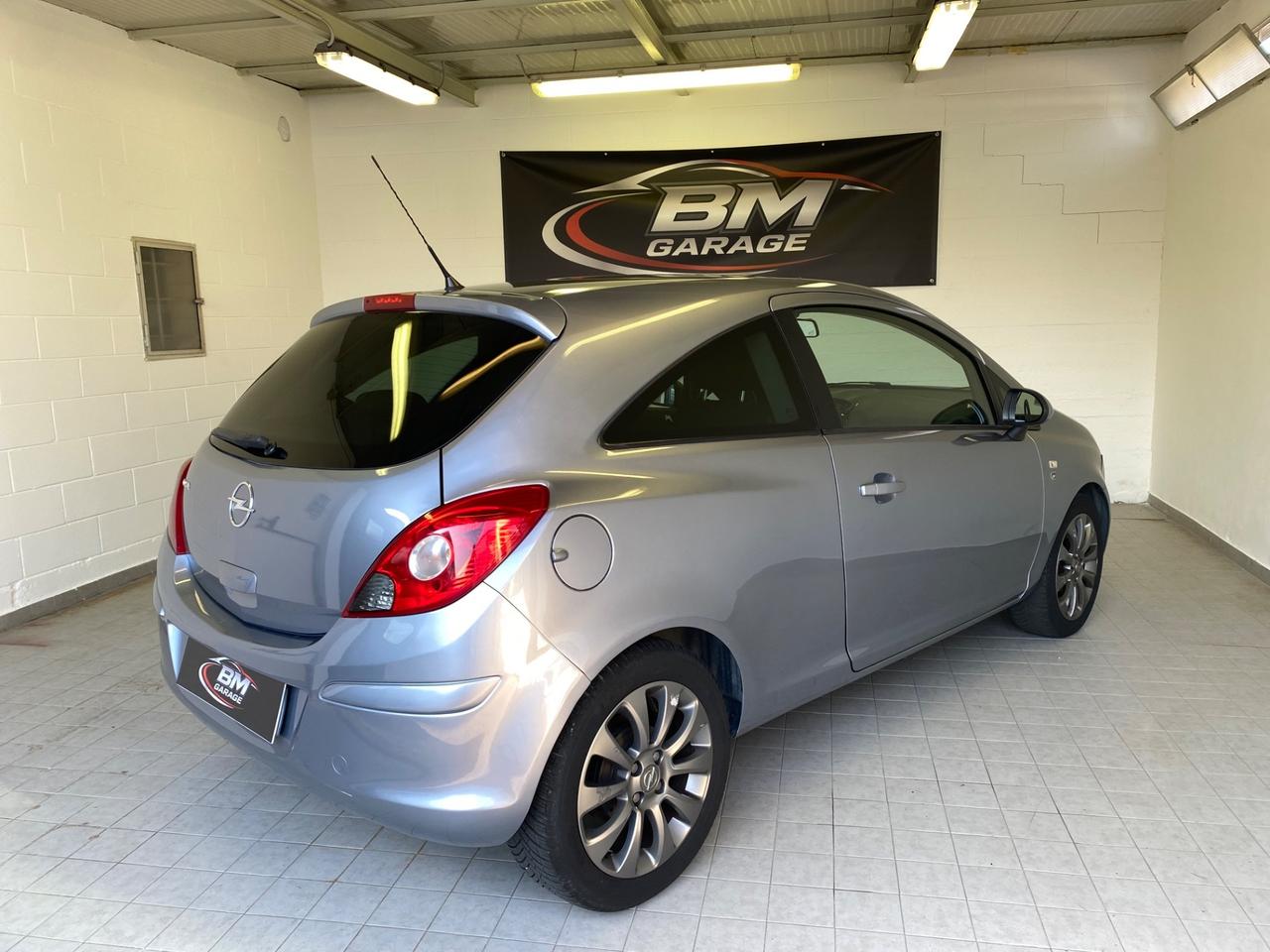 Opel Corsa 1.2 80CV 3 porte GPL-TECH Edition