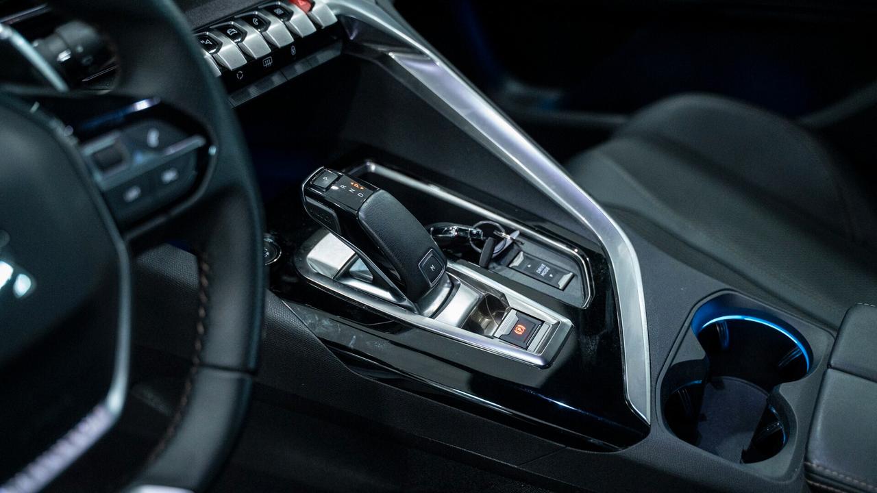 Peugeot 3008 1.5 BLUEHDI GT PACK SES 131 CV EAT8 AUTO VIRTUAL FULL OPTIONAL