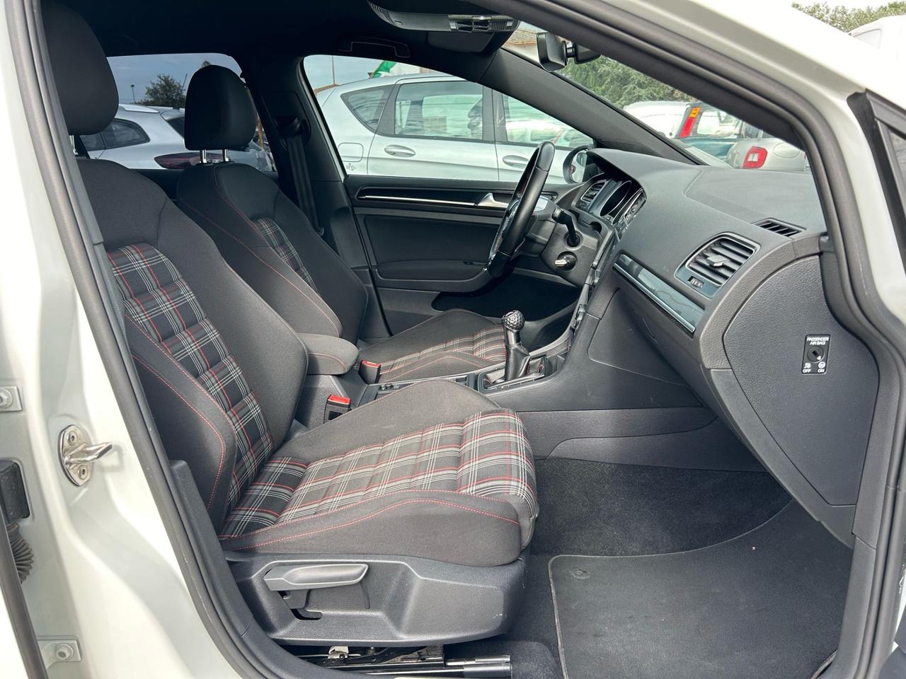 Volkswagen Golf GTI Performance 2.0 TSI 3p. BlueMotion Technology